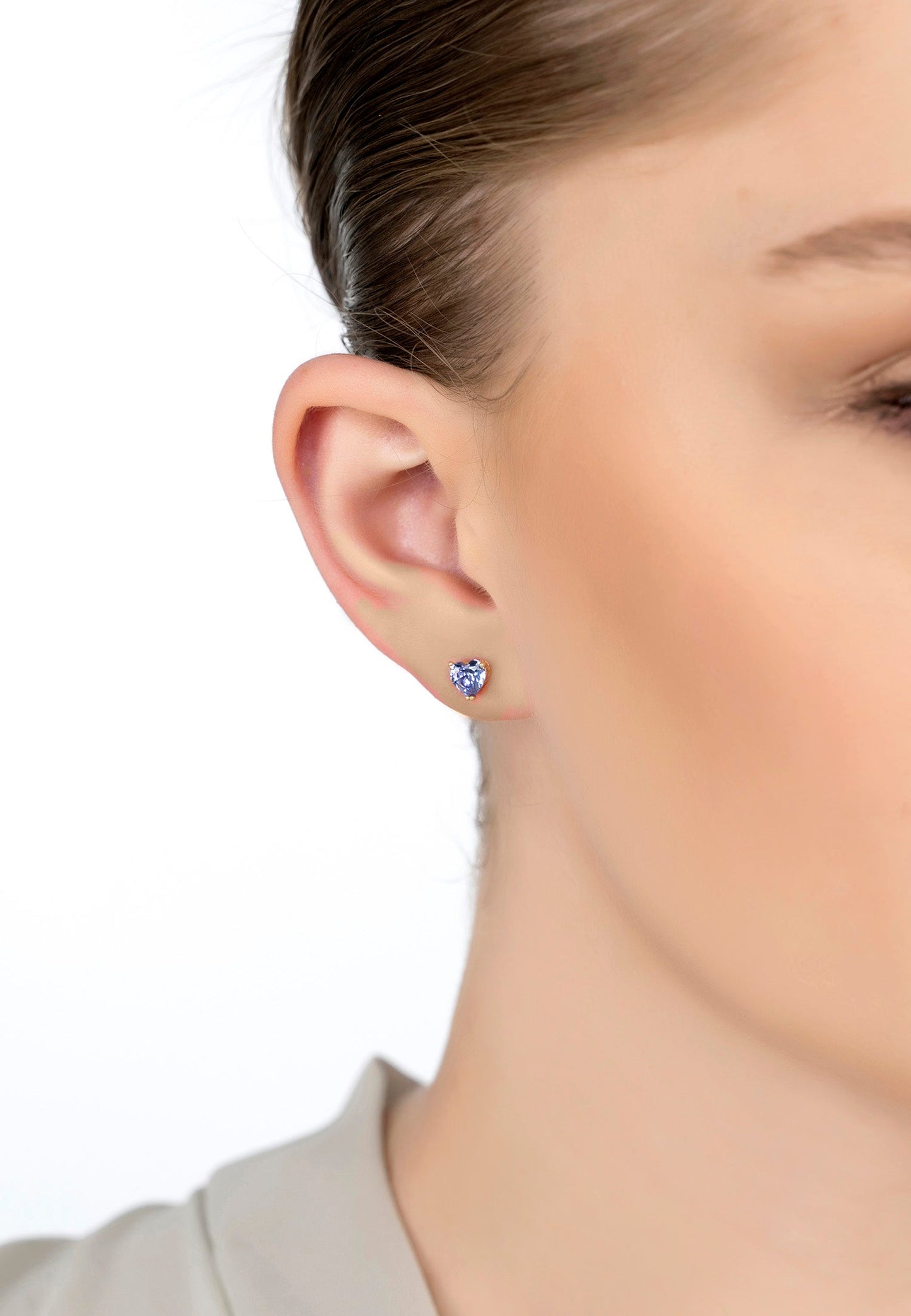 Heart Stud Earrings in Gold with Tanzanite