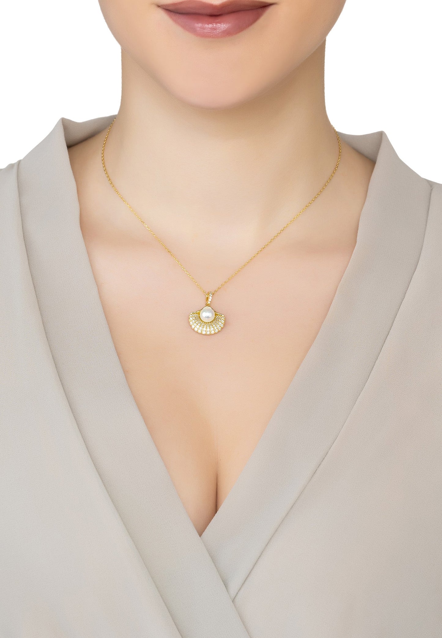 Deco Fan and Pearl Pendant Necklace Dipped in Gold - Accessory101