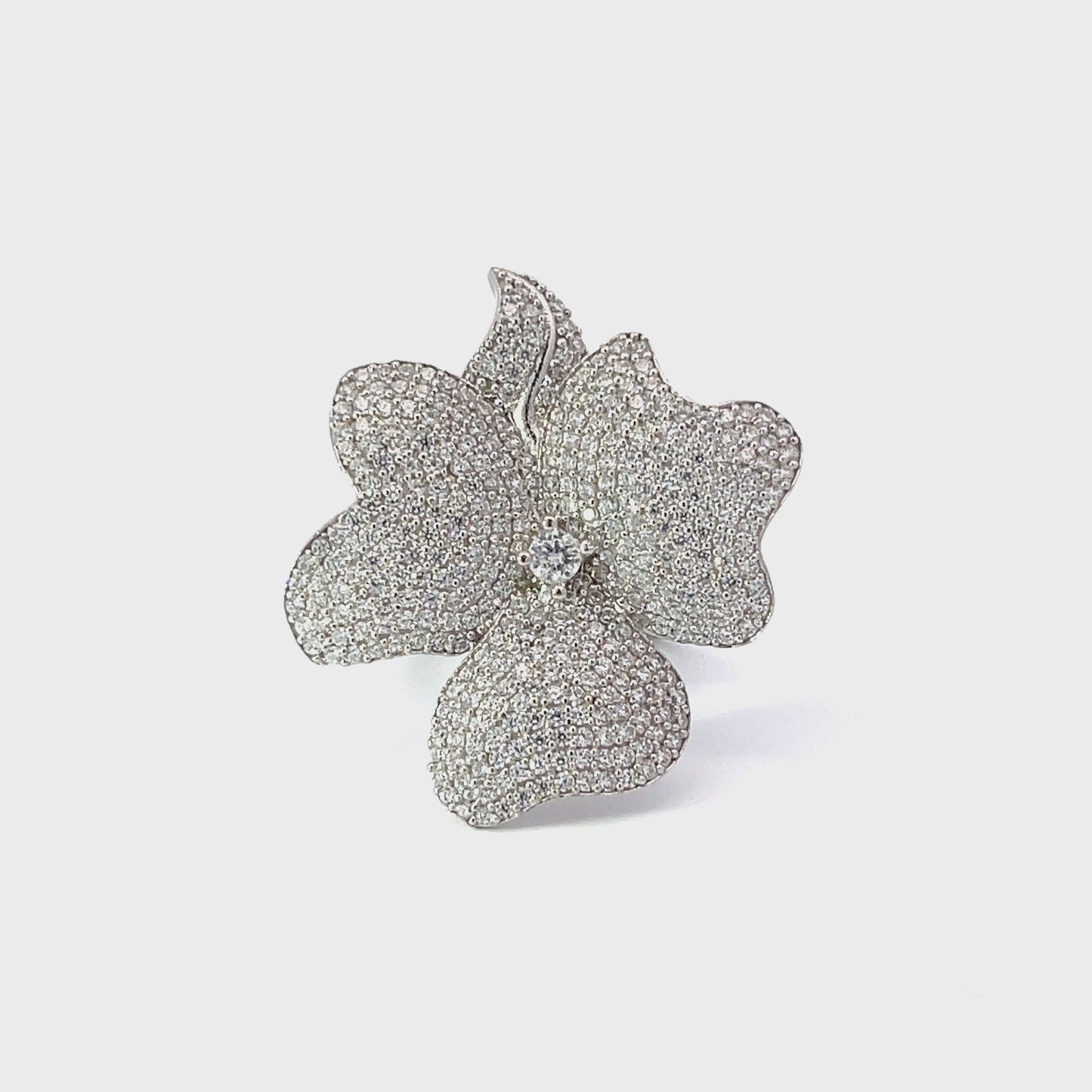 Floral sparkle cocktail ring in silver