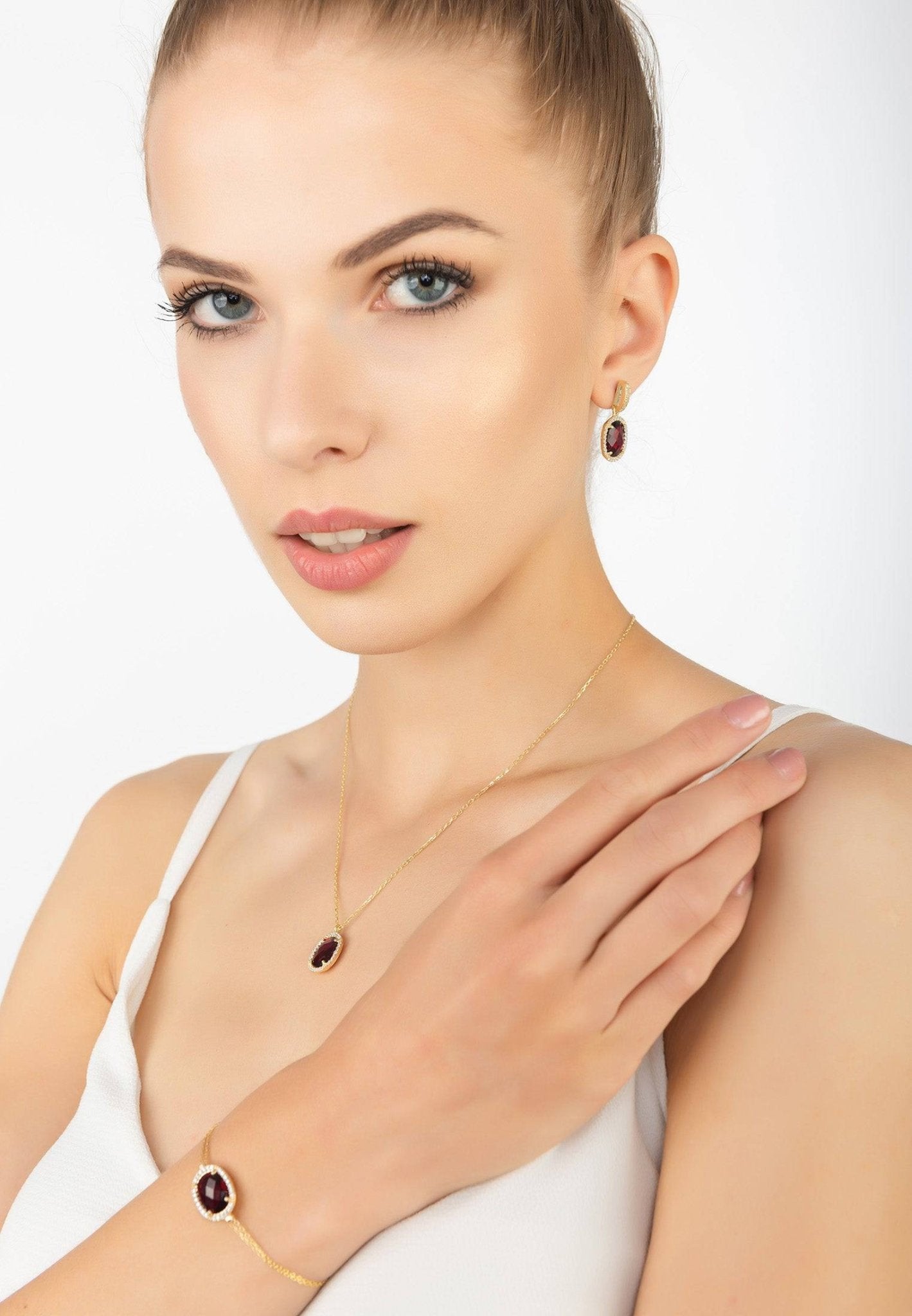 Beatrice Oval Gemstone Pendant Necklace Dipped in Gold - Accessory101