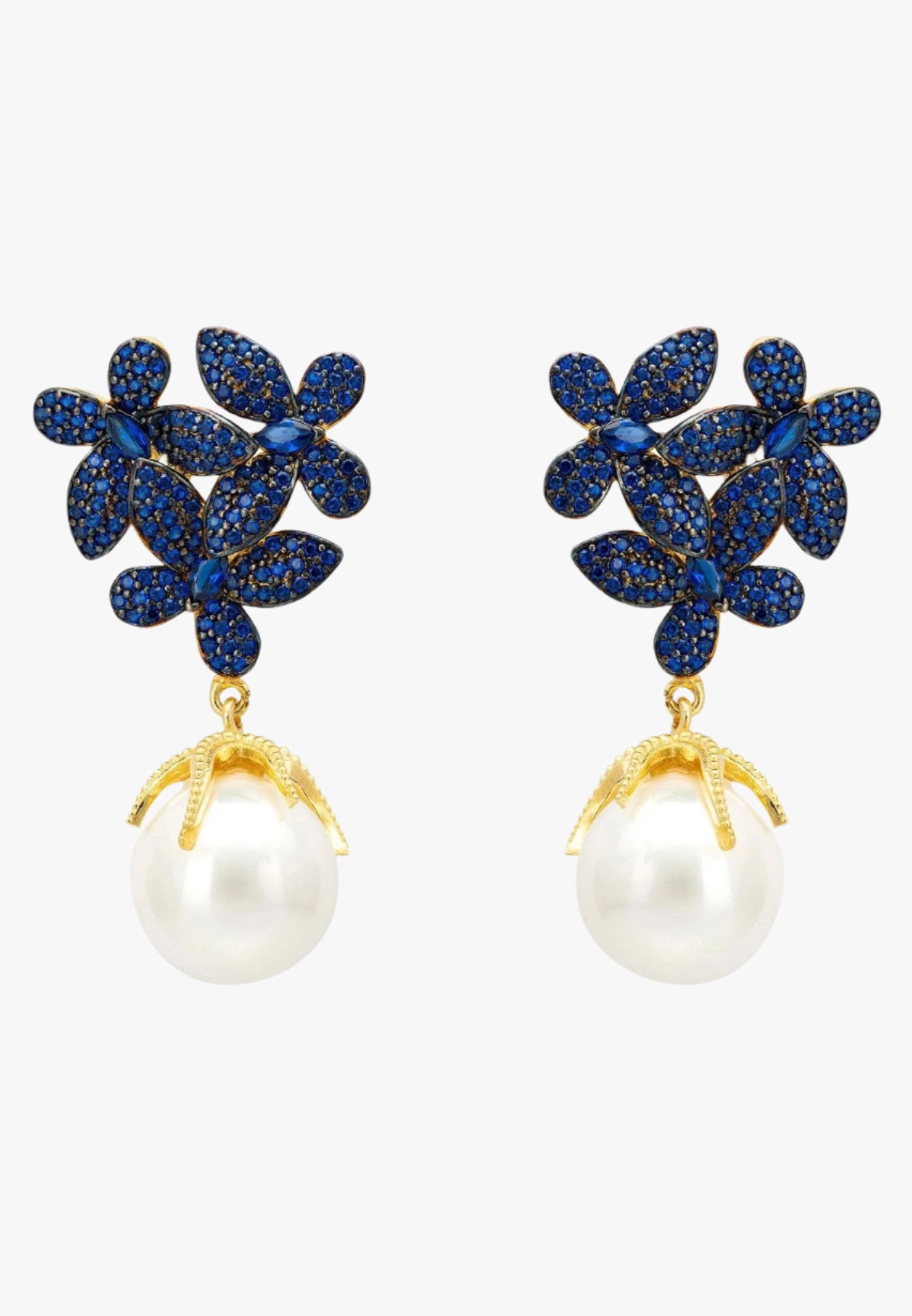Floral elegance pearl earrings in blue