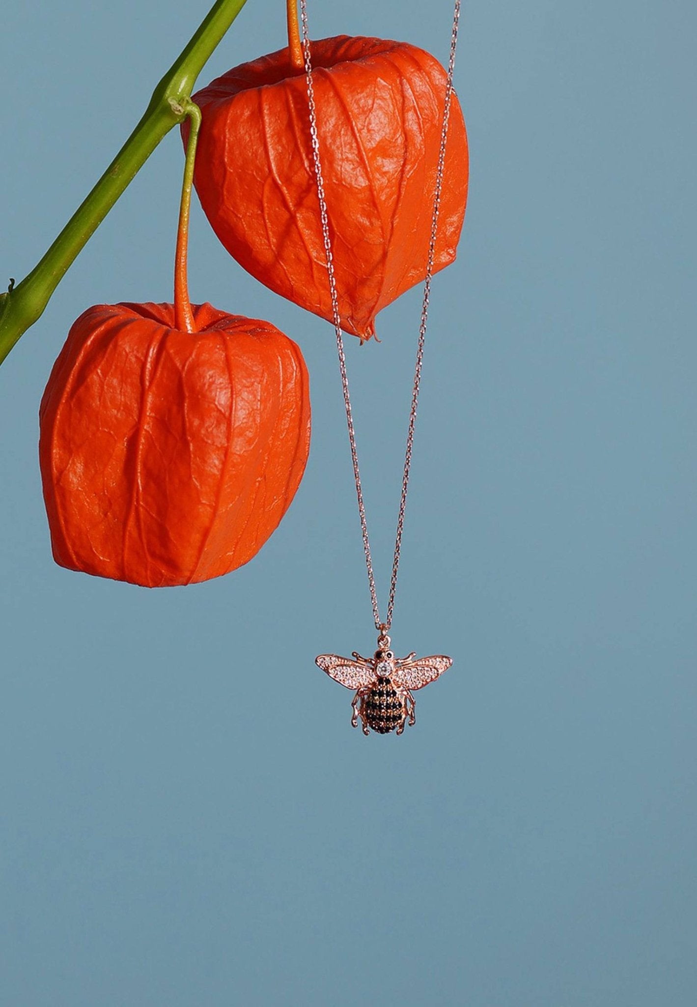 Charming honey bee pendant necklace