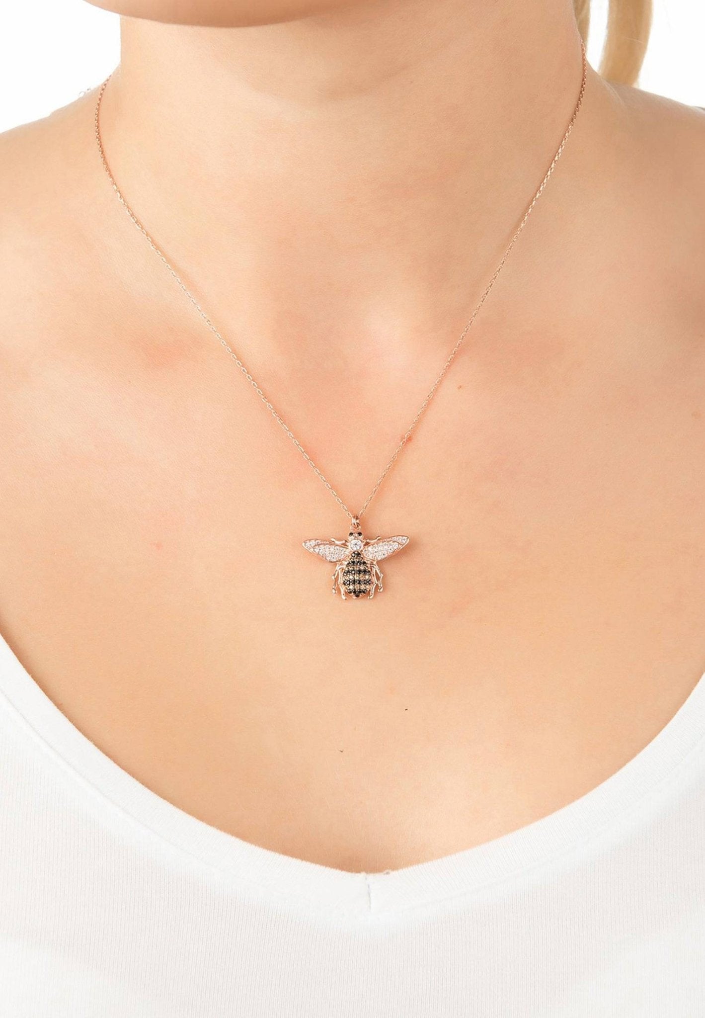 Charming honey bee pendant necklace