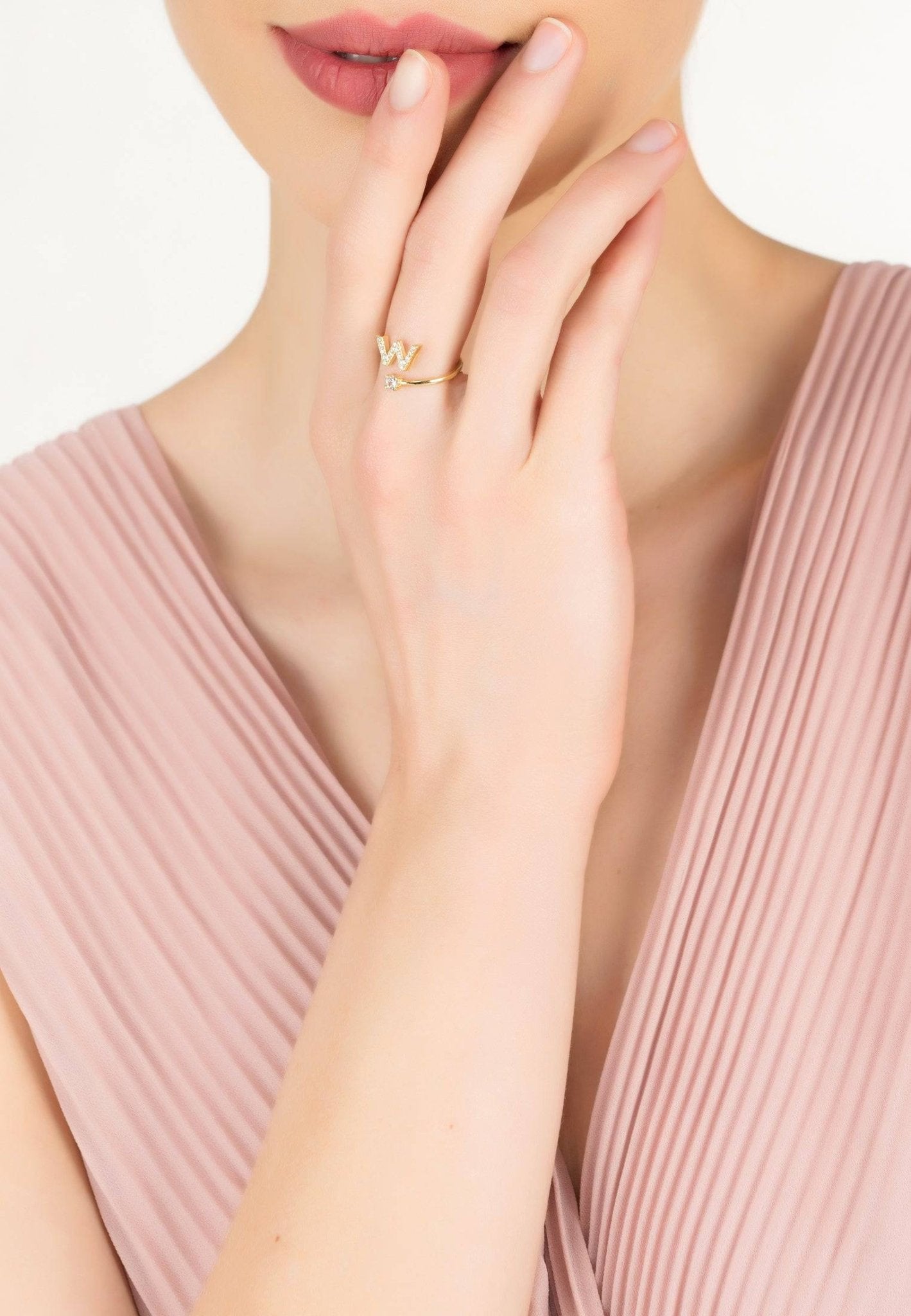 Initial ring gold W