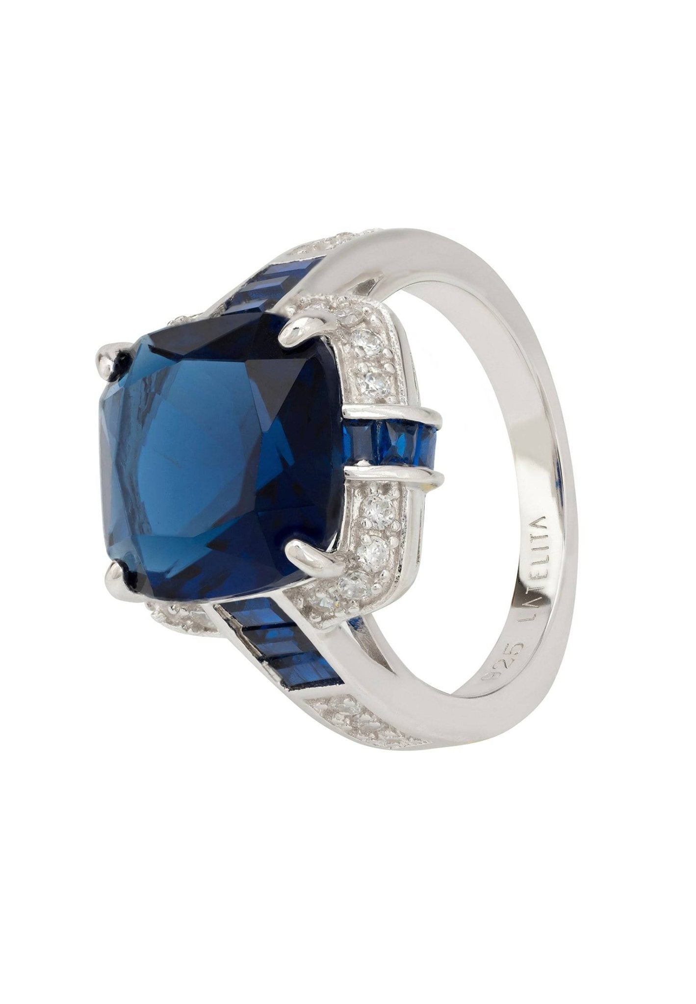 Windsor silver ring with sapphire